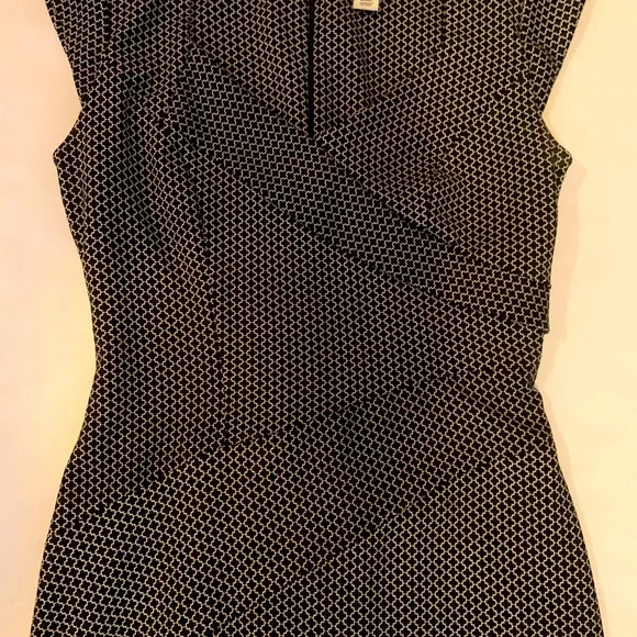 White House Black Market Quatrefoil Geo Slimming Sheath Dress Size 6 - Picture 3 of 14